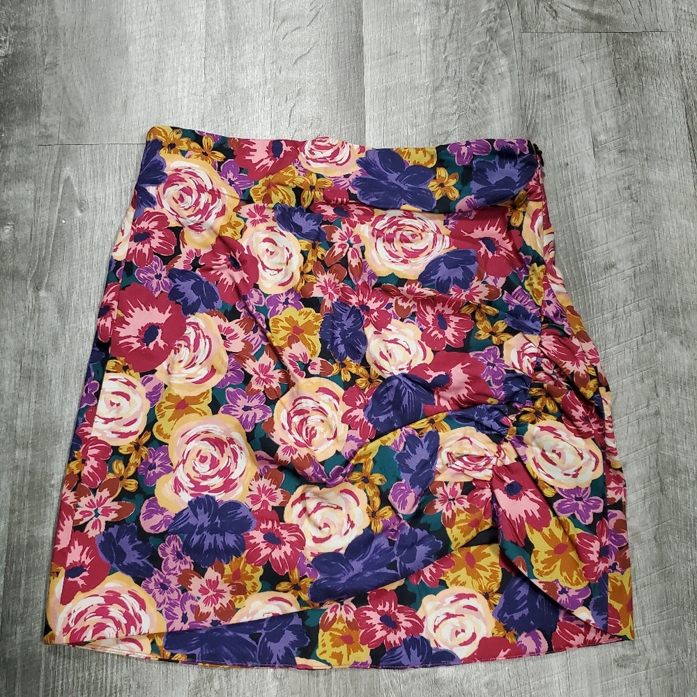 NWT Zara Macedonia flower mini skirt